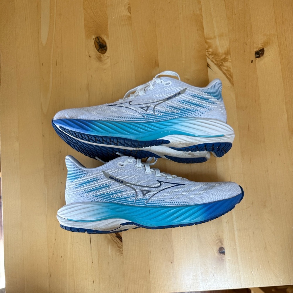 Mizuno White and Blue Waverunner 28 Running Sneakers